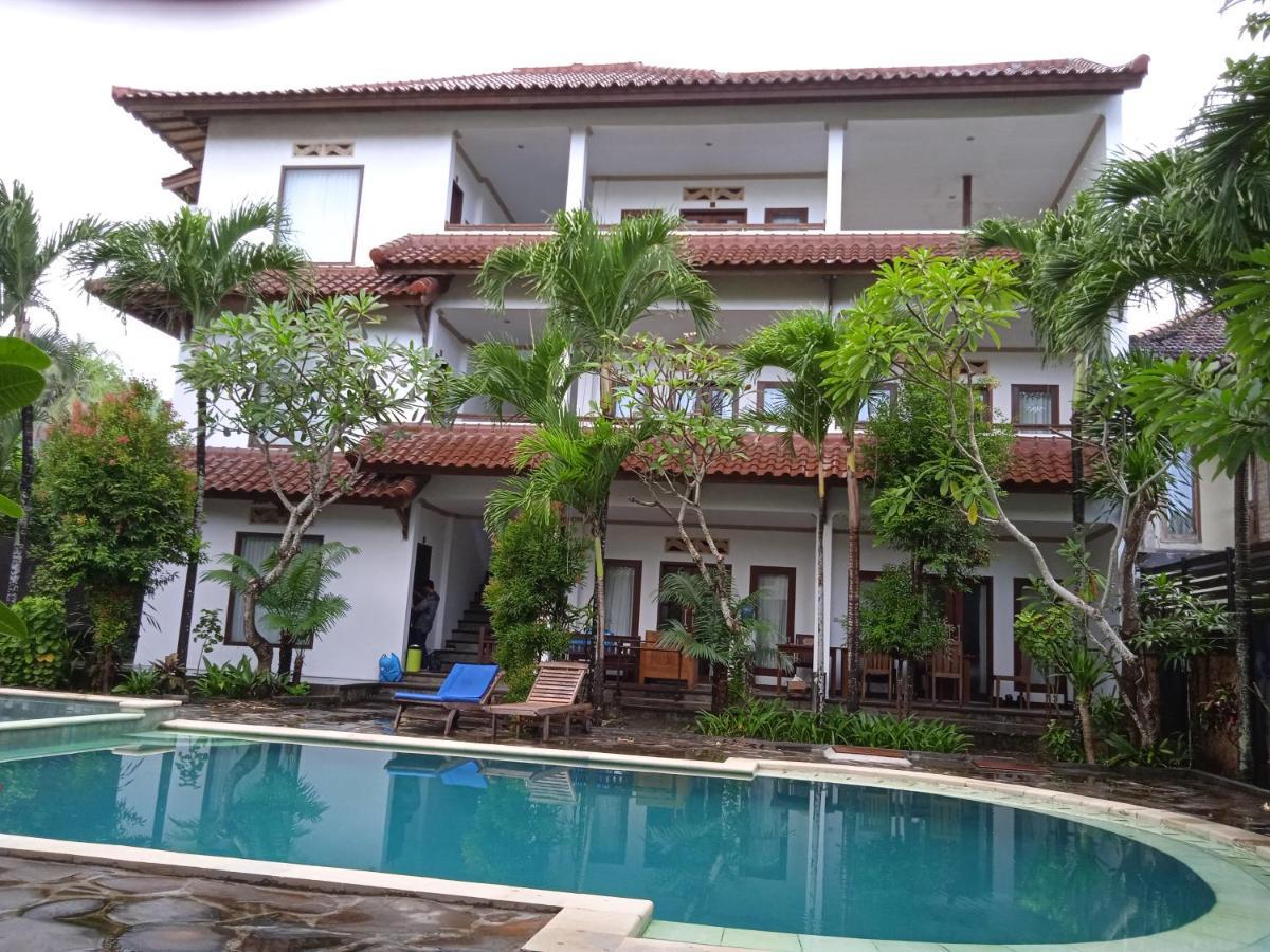 Family House Hotel Kuta Kuta  Exterior photo