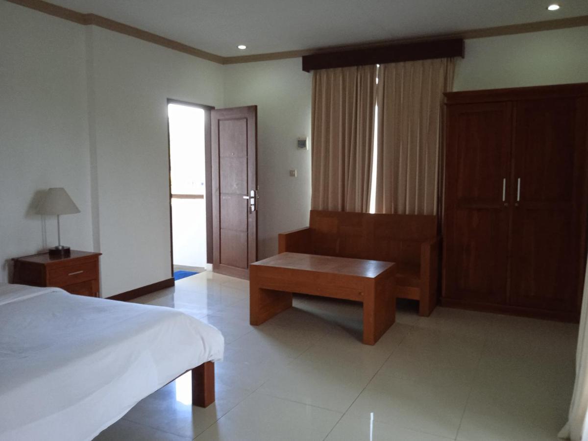 Family House Hotel Kuta Kuta  Exterior photo