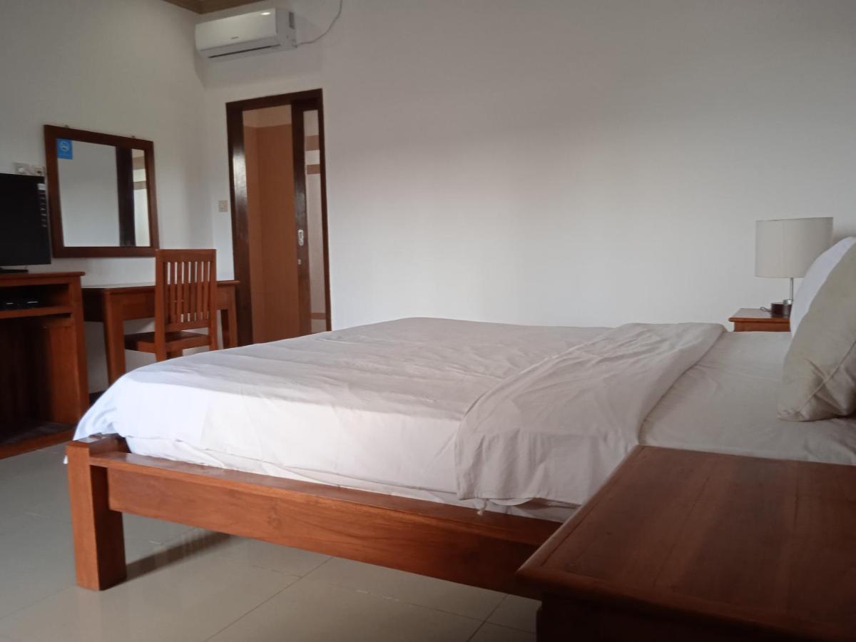 Family House Hotel Kuta Kuta  Exterior photo
