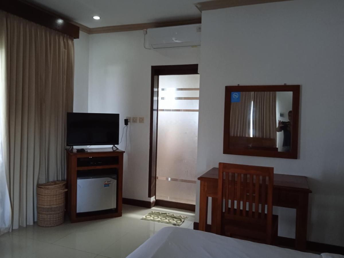 Family House Hotel Kuta Kuta  Exterior photo
