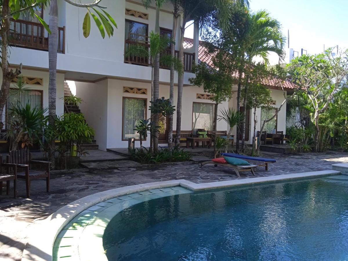 Family House Hotel Kuta Kuta  Exterior photo